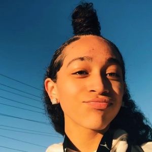 Meet your Posher, Avi